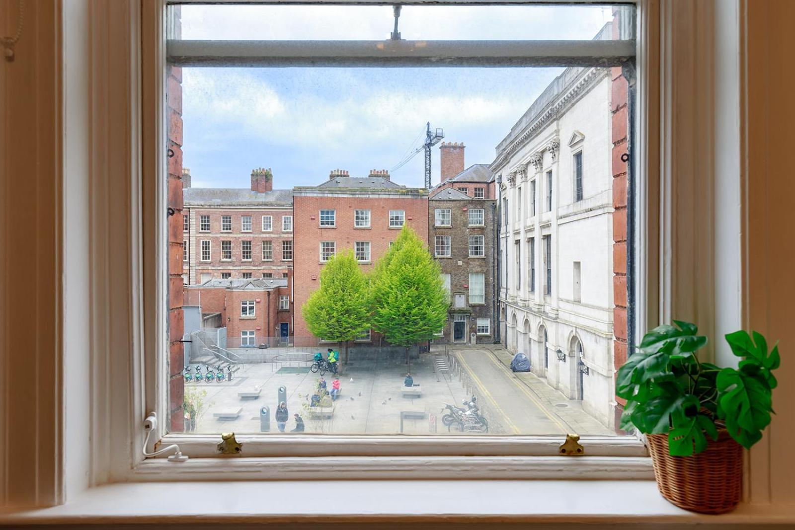 Dublin Castle Suites Exterior photo