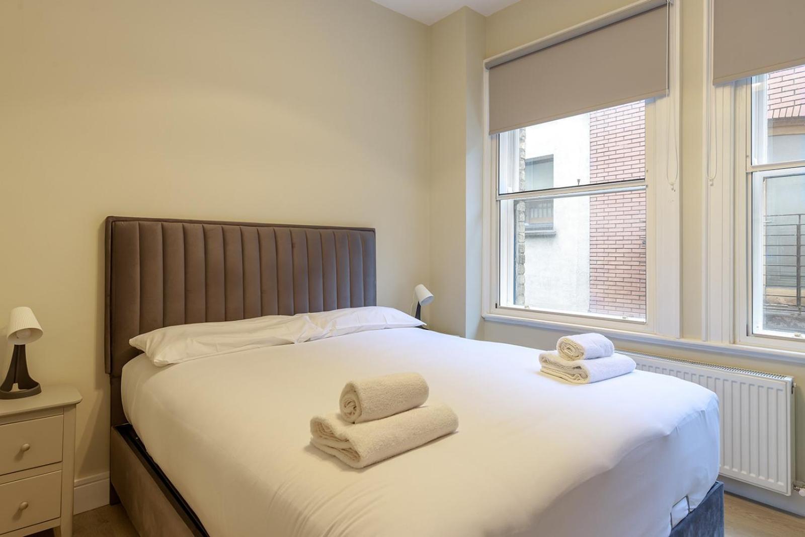 Dublin Castle Suites Exterior photo